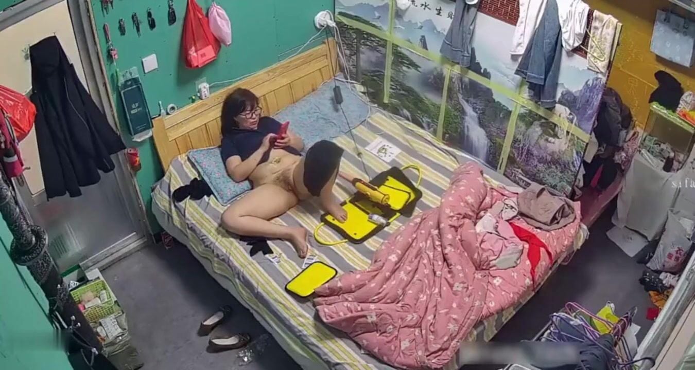 Máy bay văn phòng mới sắm được máy chịch là mang ra test liền (Hack cam, quay lén)